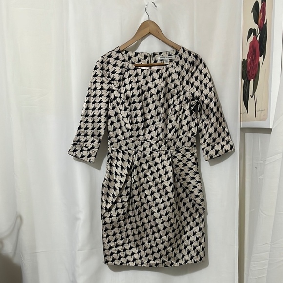 Diane Von Furstenberg Dresses & Skirts - Diane Von Furstenburg 100% Cotton Dress with Pockets and Ballerina Design a181